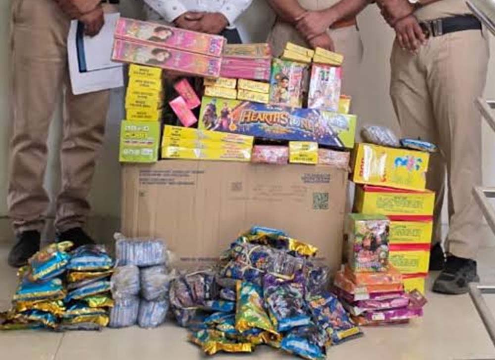 आवासीय इलाकों में पटाखे रखने और बिना लाइसेंस बिक्री पर सख्ती