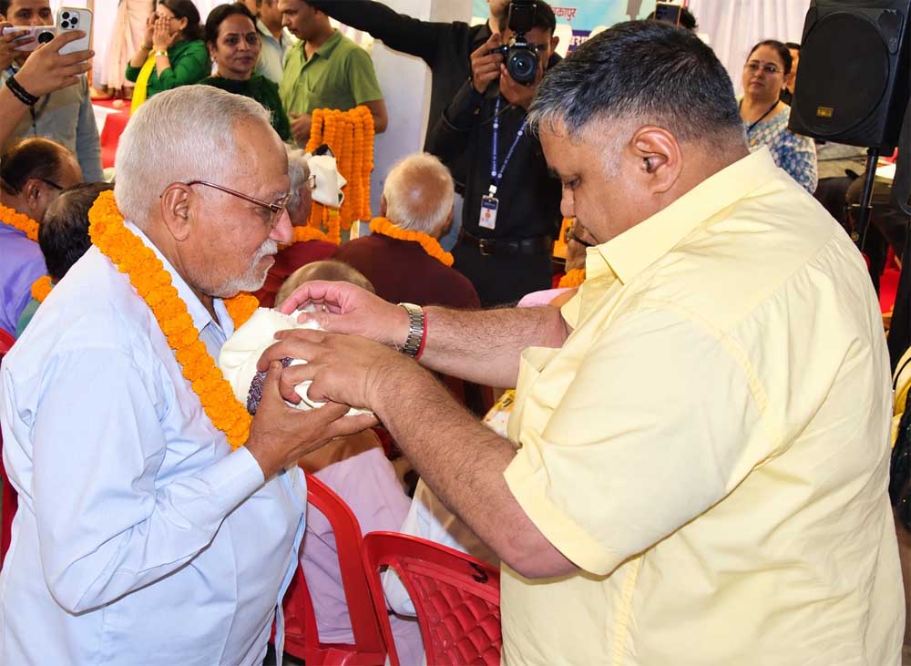वृद्धजन परिवार और समाज की अमूल्य धरोहर, उनका अनुभव नई पीढ़ी के लिए अनमोल विरासत –  राजेश अग्रवाल