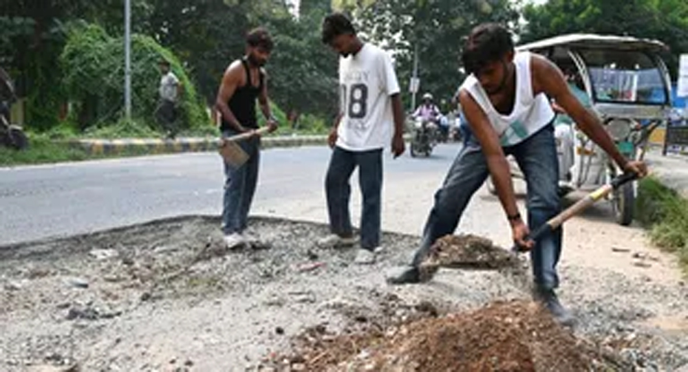 गड्ढा मुक्त करने के लिए 1,714 किलोमीटर लंबी सड़कों की होगी मरम्मत