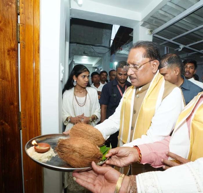 मुख्यमंत्री साय भण्डारपुरी धाम में आयोजित गुरु दर्शन एवं संत समागम मेले में हुए शामिल