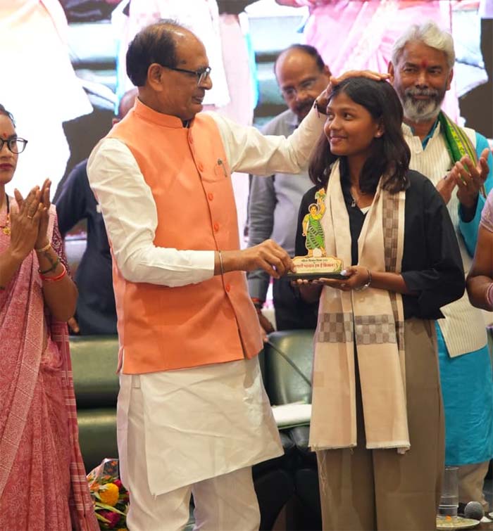 महिलाएं शुरू करें छोटे उद्योग: शिवराज सिंह चौहान