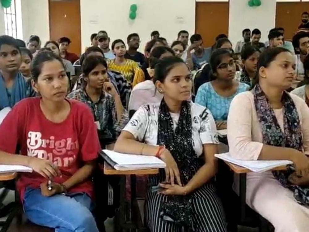 चयनित विद्यार्थियों को एक साल तक निःशुल्क कोचिंग के साथ आवास और भोजन की सुविधा