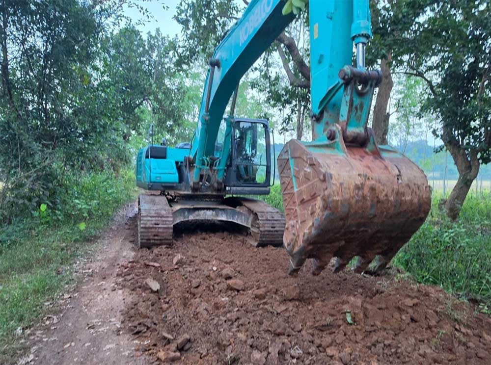 नक्सलवाद के खात्मे के बाद बस्तर में विकास को नई गति, बड़े बोदल सड़क निर्माण कार्य प्रारंभ