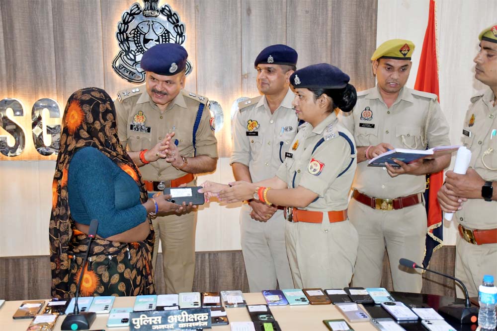 कासगंज पुलिस ने 7 दिन में बरामद किए 120 मोबाइल