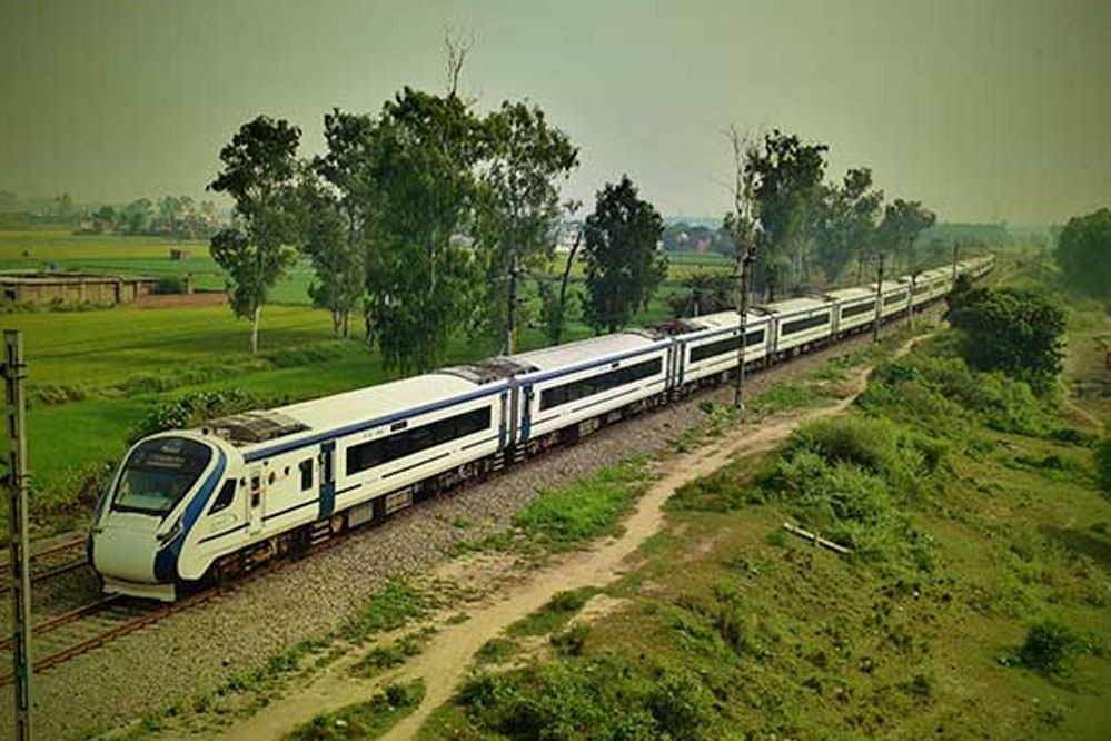 Train Timing Change: वंदे भारत, एक्सप्रेस और DMU ट्रेनों का बदला शेड्यूल, सफर से पहले देखें समय