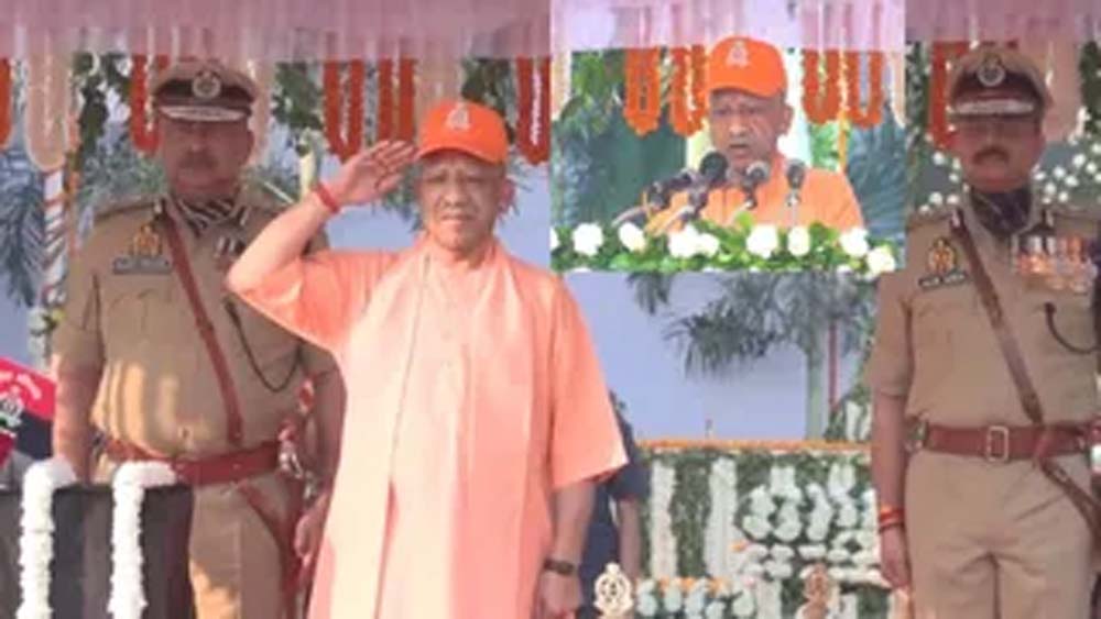 शहीदों के परिवारों को हर संभव मदद का भरोसा, सीएम योगी ने परिजनों को किया सम्मानित